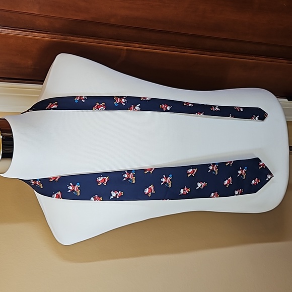 CHRISTMAS TIE SANTA G. RINOLDI 100% POLYESTER HOLIDAY THEME TIES - Picture 2 of 5